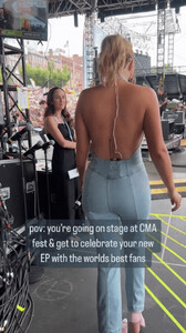 debbie lafleur recommends lauren alaina butt pic