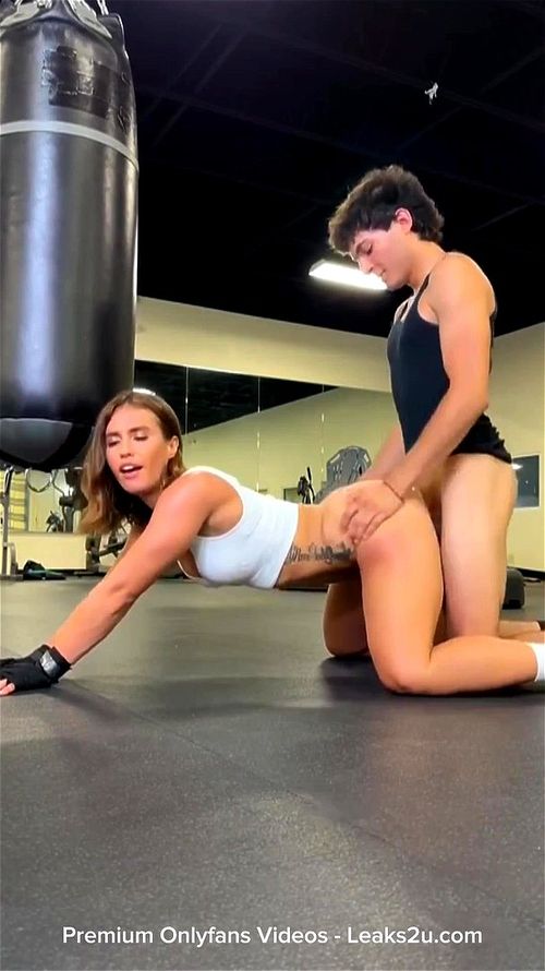 cassandra joan share milf at gym photos