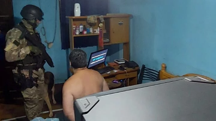 Pornografia En La Casa suckin dick