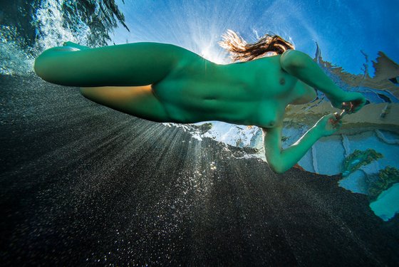 billie nguyen add naked women underwater photo