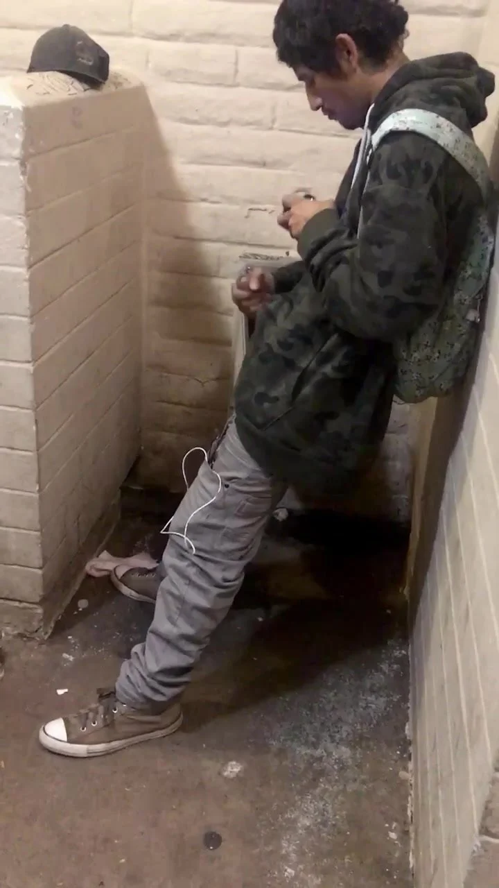 homeless guy jerking off