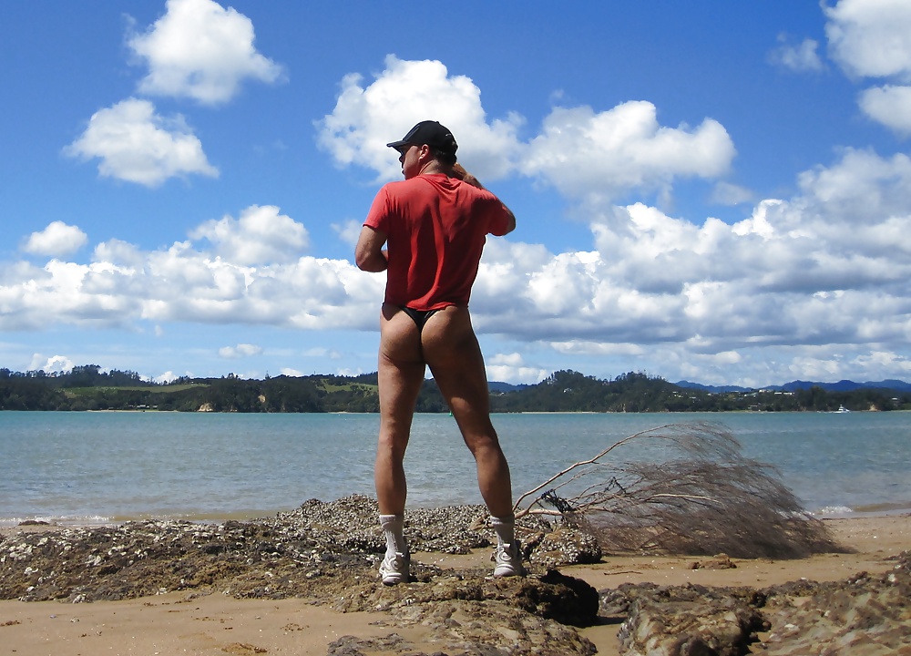 butt wiser add photo men thong beach